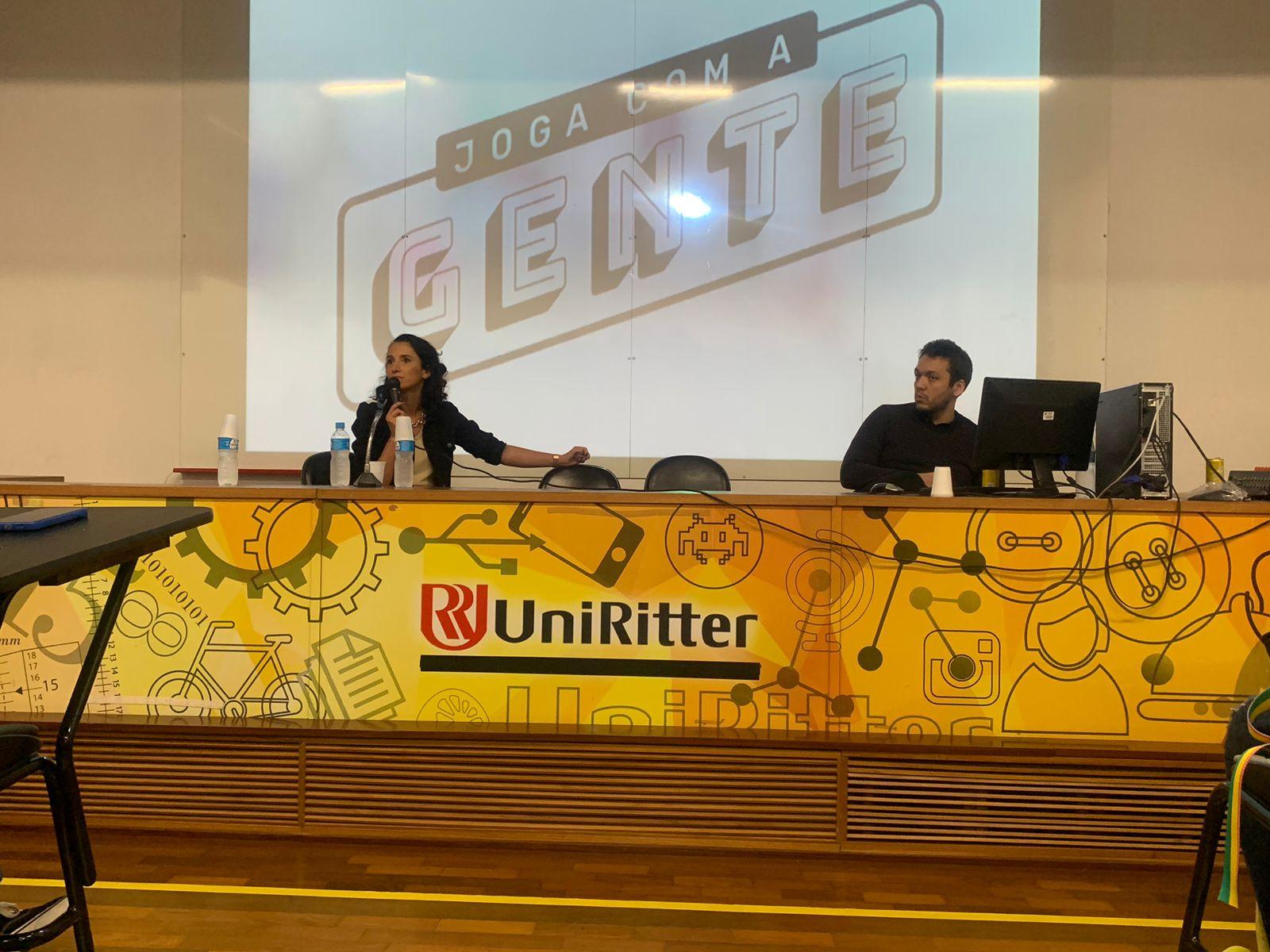 Campus FAPA da UniRitter recebe palestra dos jornalistas Alice Bastos Neves e Tiago Cerqueira