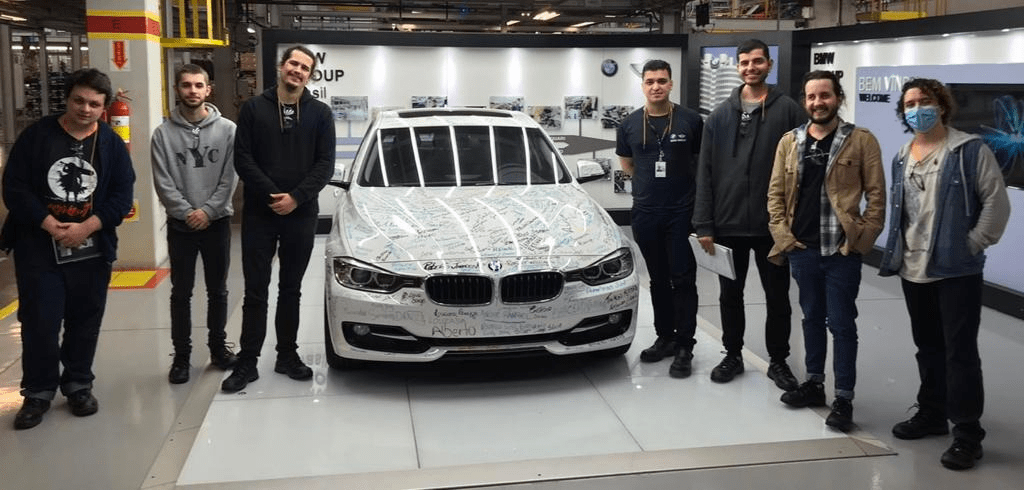 Alunos da UniRitter realizam visita técnica à fábrica da BMW no Brasil