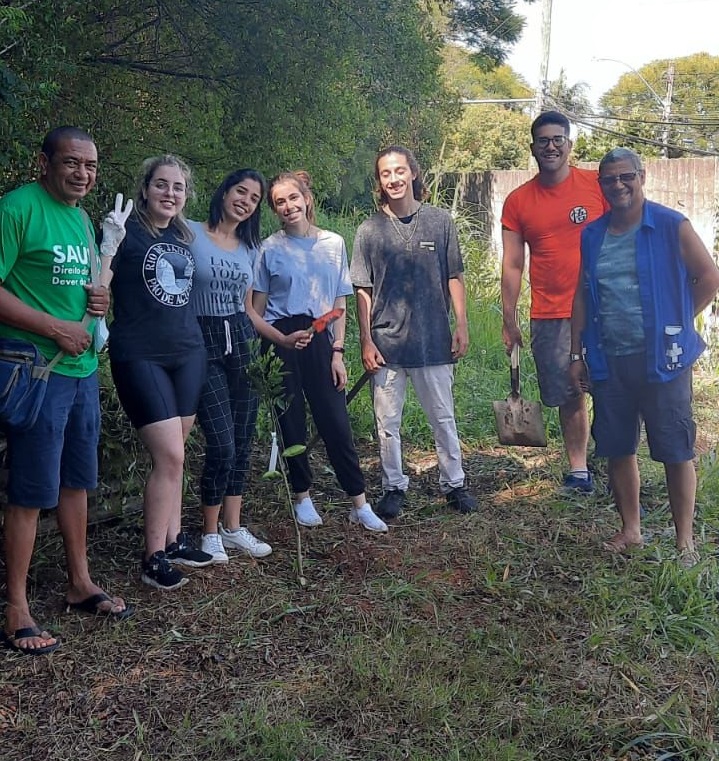 Estudantes da UC Saúde Única dos cursos da saúde do Campus Zona Sul revitalizam Horta Comunitária